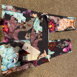 Carrie underwood active leggings